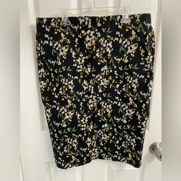 Jules & Leopold Black Stretch Floral Pencil Skirt | Size L - Picture 2 of 7